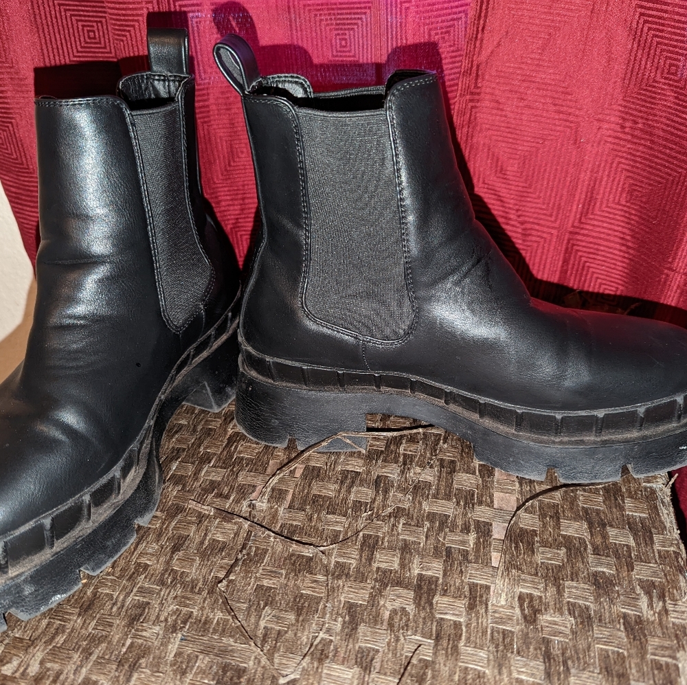ASOS boots 9 wide